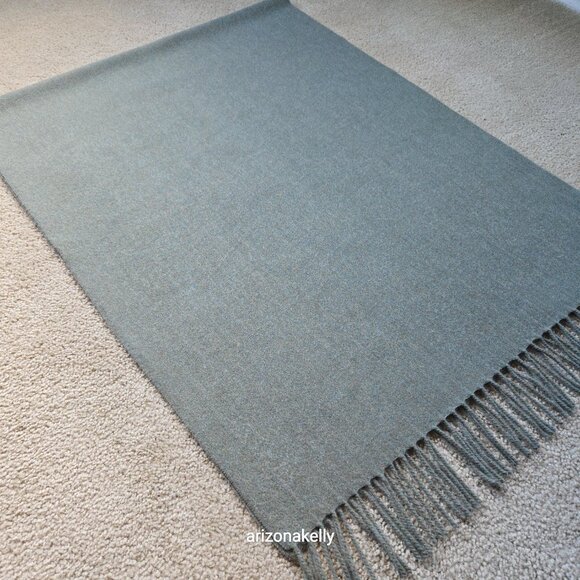 NWOT Insis Wool Scarf Oversized Sage Green - Picture 9 of 15